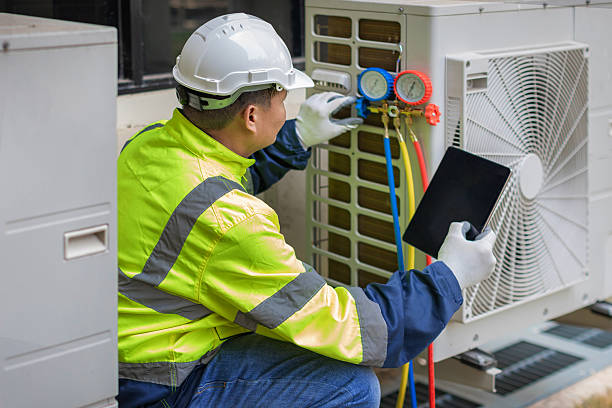 Professional Hvac technician working in Pottsboro, TX